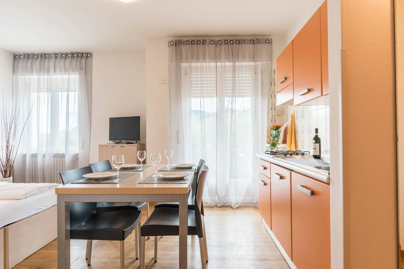 Ganzes Studio, Studio 2 in "Residence la Pergola" mit Balkon, Pool; Parkplatz verfügbar in Malcesine, Gardasee-Berge