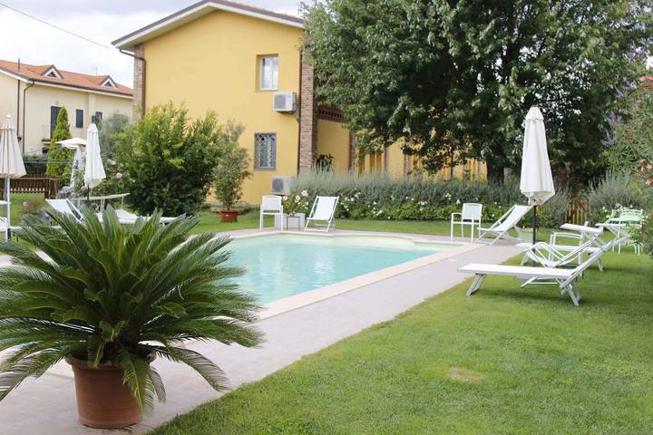 Appartamento vacanze per 5 persone, con balcone e giardino - 1