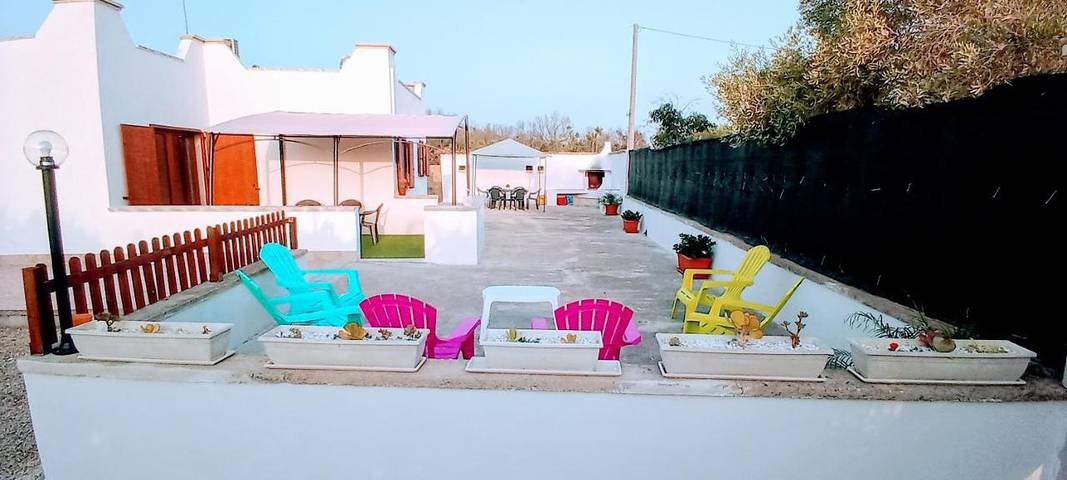 Casa vacanza per 8 persone, con panorama e giardino nonché piscina a Alezio