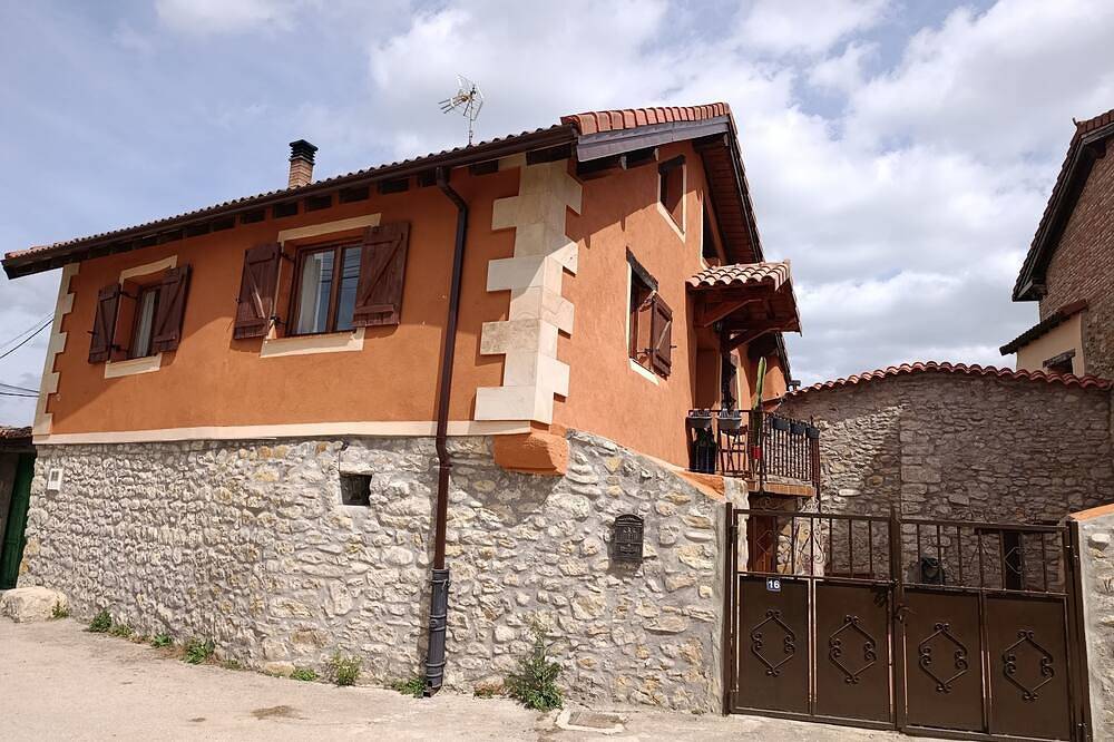 Whole House With Patio And Txoko At 50 Min. Ideal For Families And Couples in Merindad de Montija, Cordillera Cantábrica