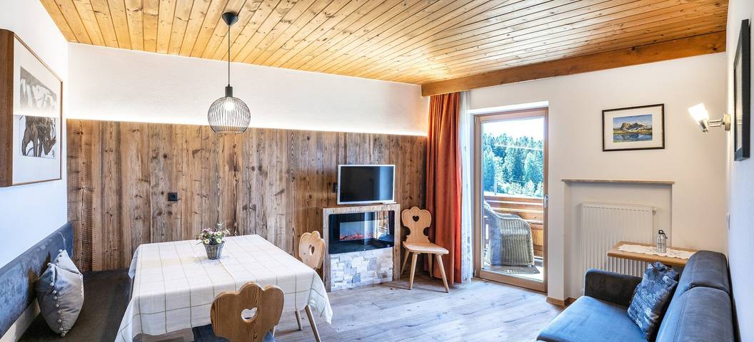 Apartamento entero, Apartamento 'Binterhof Alpin Deluxe' con vistas a la montaña, balcón y Wi-Fi in Castelrotto, Dolomiti Superski