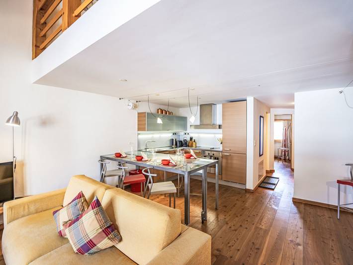 Ferienwohnung für 4 Personen, mit Balkon und Garten sowie Ausblick in La Punt-Chamues-ch