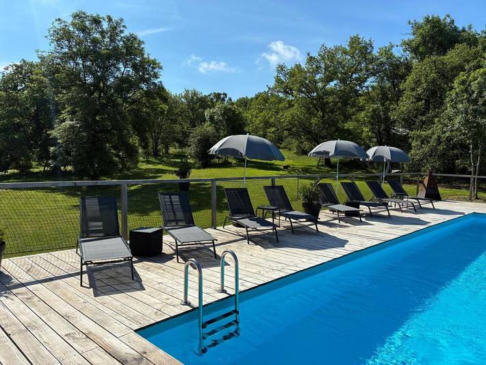 Location de vacances pour 2 personnes, avec terrasse ainsi que jardin et piscine à Padirac - 4