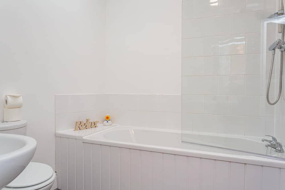 Entire apartment, Cherry Property - Apple Suite in Blackpool Pleasure Beach, North West England