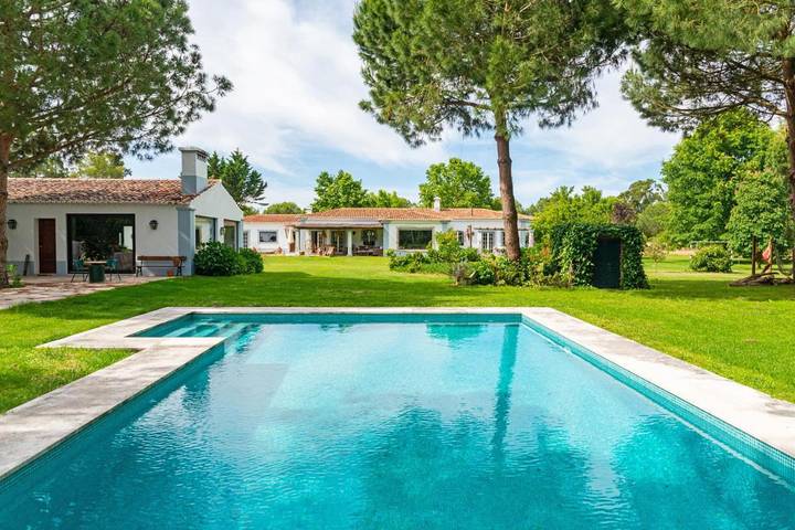 Location de vacances pour 4 personnes, avec vue et jardin ainsi que terrasse et piscine dans Pinhal Novo