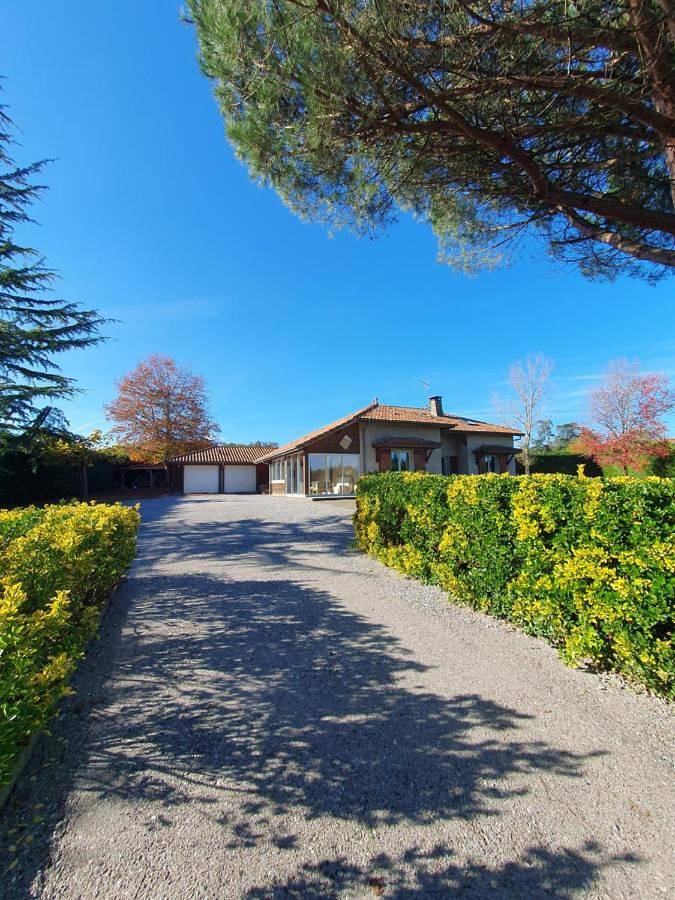 Gîte pour 8 personnes, avec jacuzzi et jardin à Ségos