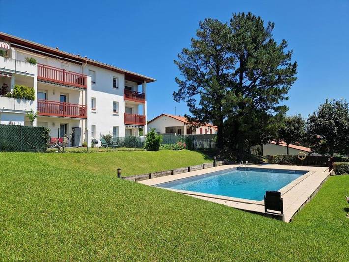 Apartamento de vacaciones para 5 personas, con terraza y vistas además de jardín y piscina, Se admiten mascotas - 1