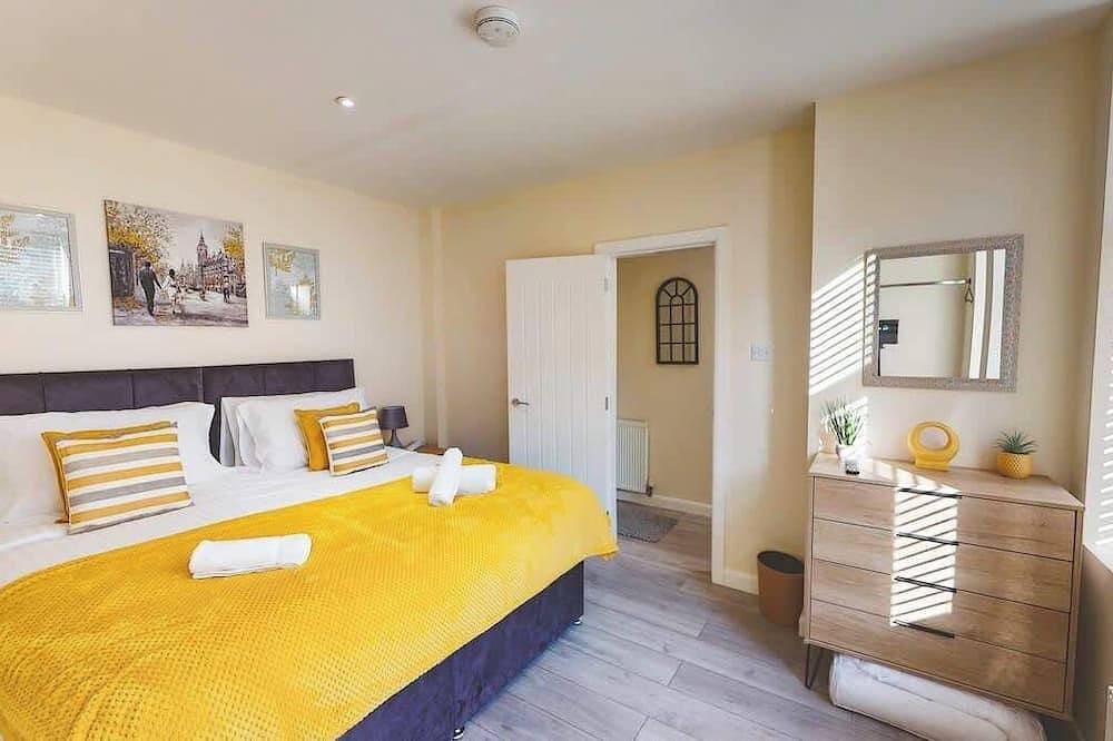 Perfect for contractors, 4-bedrooms, sleeps 7! in Crewe, Cheshire East