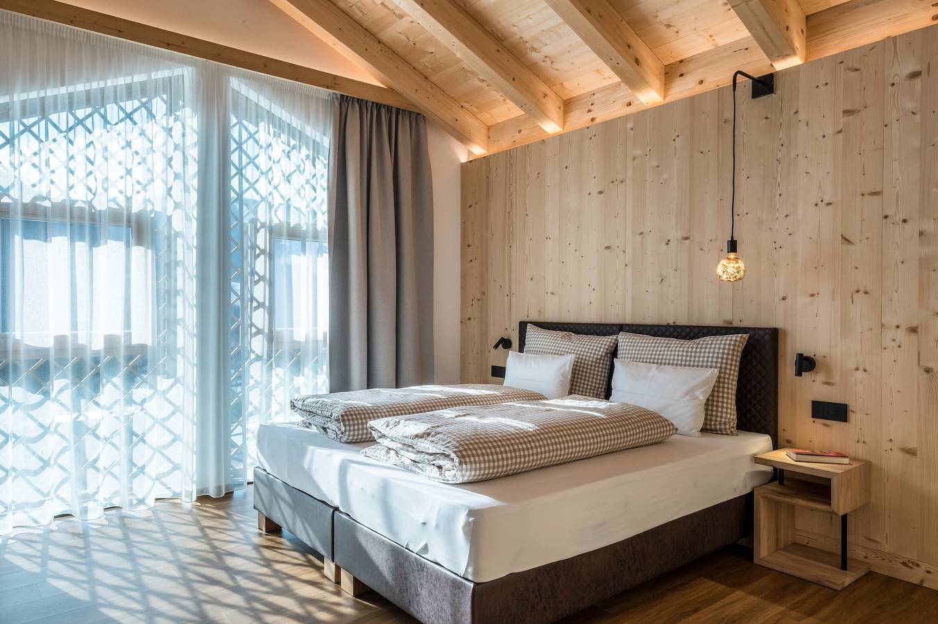 Appartamento intero, Appartamento "Les Ciases Chalets Dolomites Apt 6" con balcone privato, sauna in comune e Wi-Fi in San Vigilio di Marebbe, Marebbe