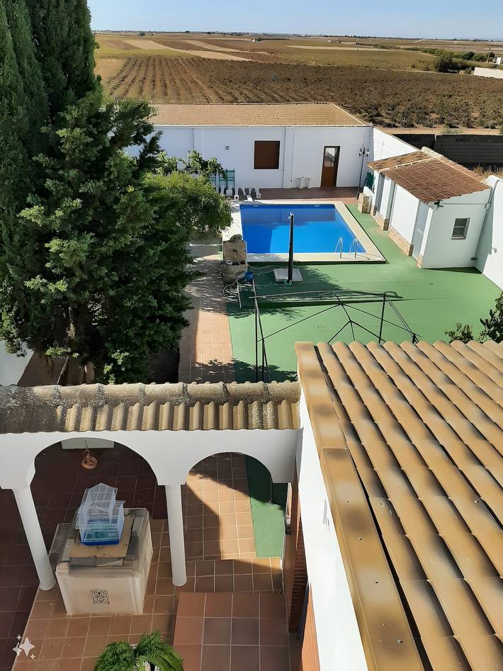 Casa rural para 20 personas, con jardín - 1