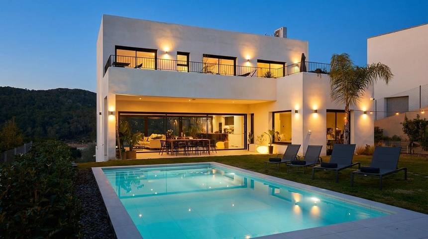 Villa pour 10 personnes, avec piscine ainsi que jardin et balcon, adapté aux familles dans Garraf