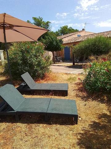 Gîte pour 2 personnes, avec jardin et vue à Cotignac