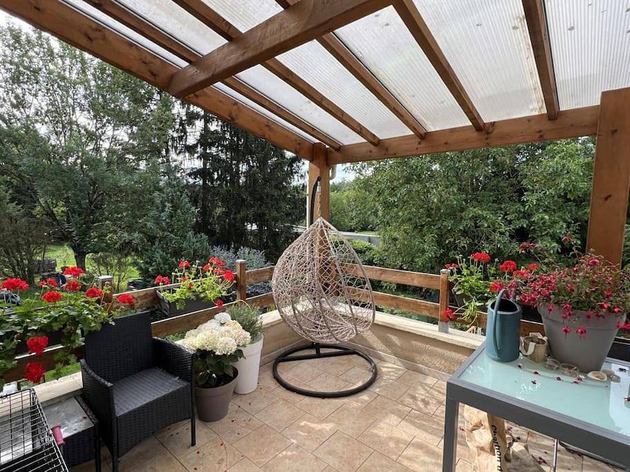 Appartement entier, Two-Bedroom Apartment in Sainte-Marie-sur-Ouche, Région de Dijon