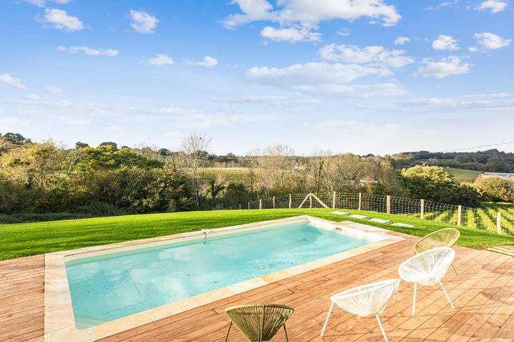 Gîte for 10 people, with terrace and pool as well as garden - 1