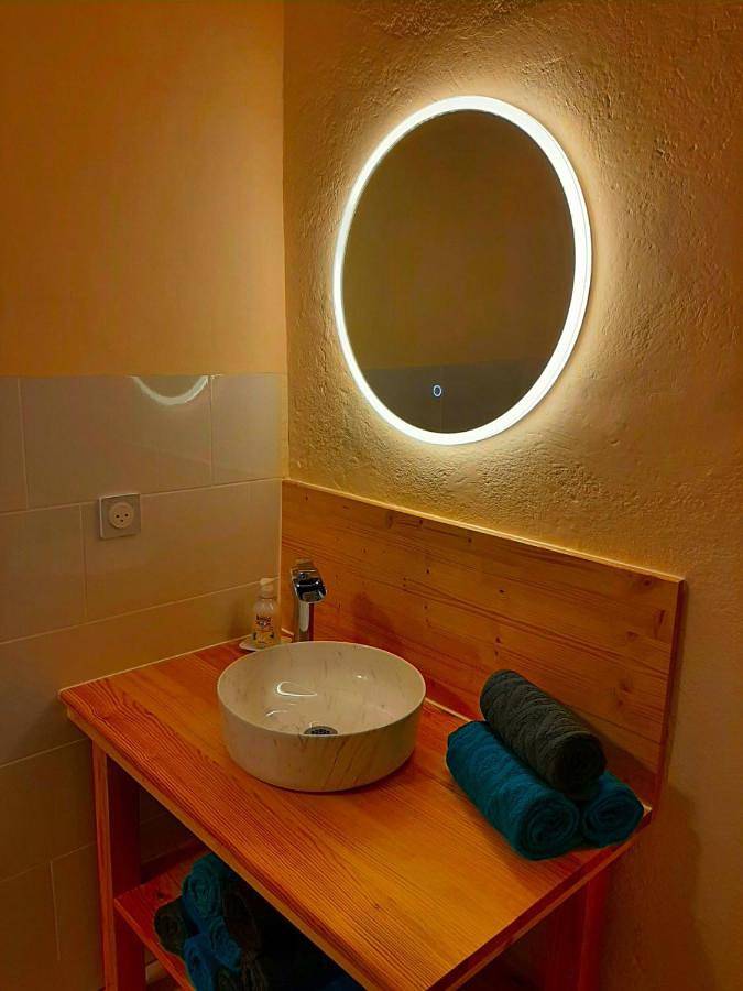 Location de vacances pour 2 personnes, avec vue et piscine ainsi que terrasse et jardin dans Chambilly - 3