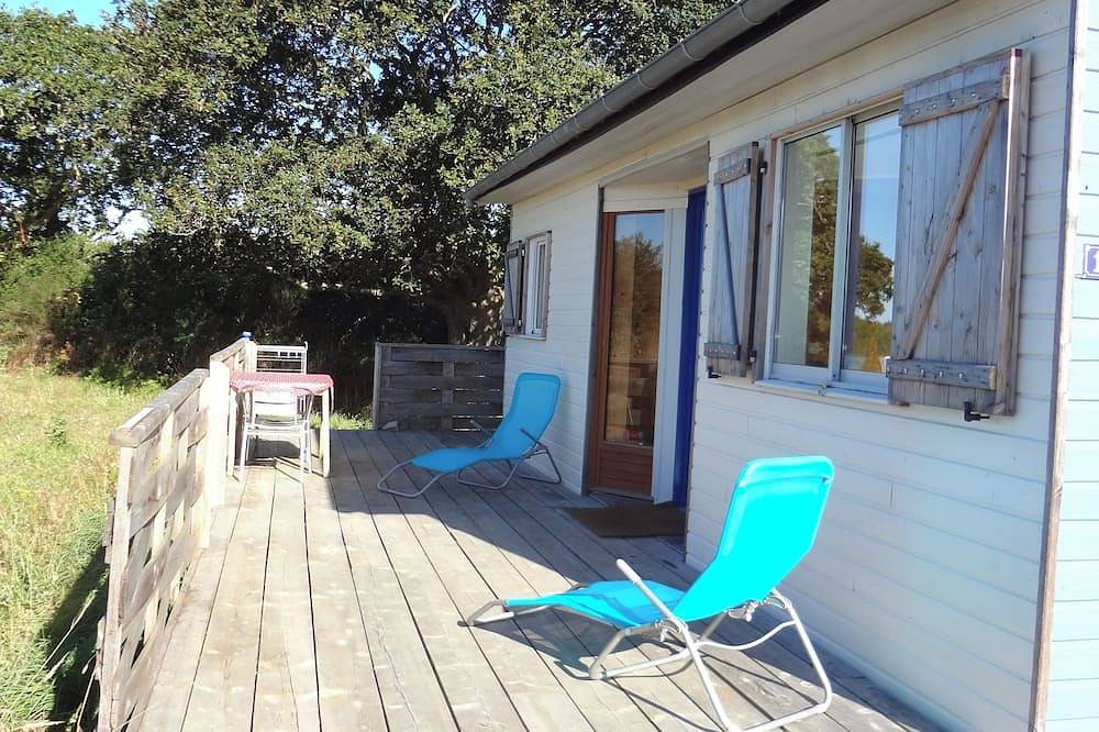 Petite Maison Bois , au Calme , a la Campagne Proche de la mer et des Commerces in Pont-l'Abbé, Côte de Cornouaille