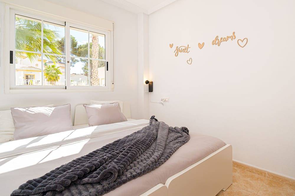 Entire apartment, Villamartin apartment. Excellent location for Golfers, Cyclists and Hikers in Brisas y Golf, Orihuela