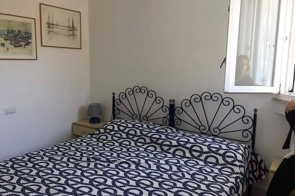 Villa with garden and 2 private terraces in the center of Ponza. in Ponza, Latium