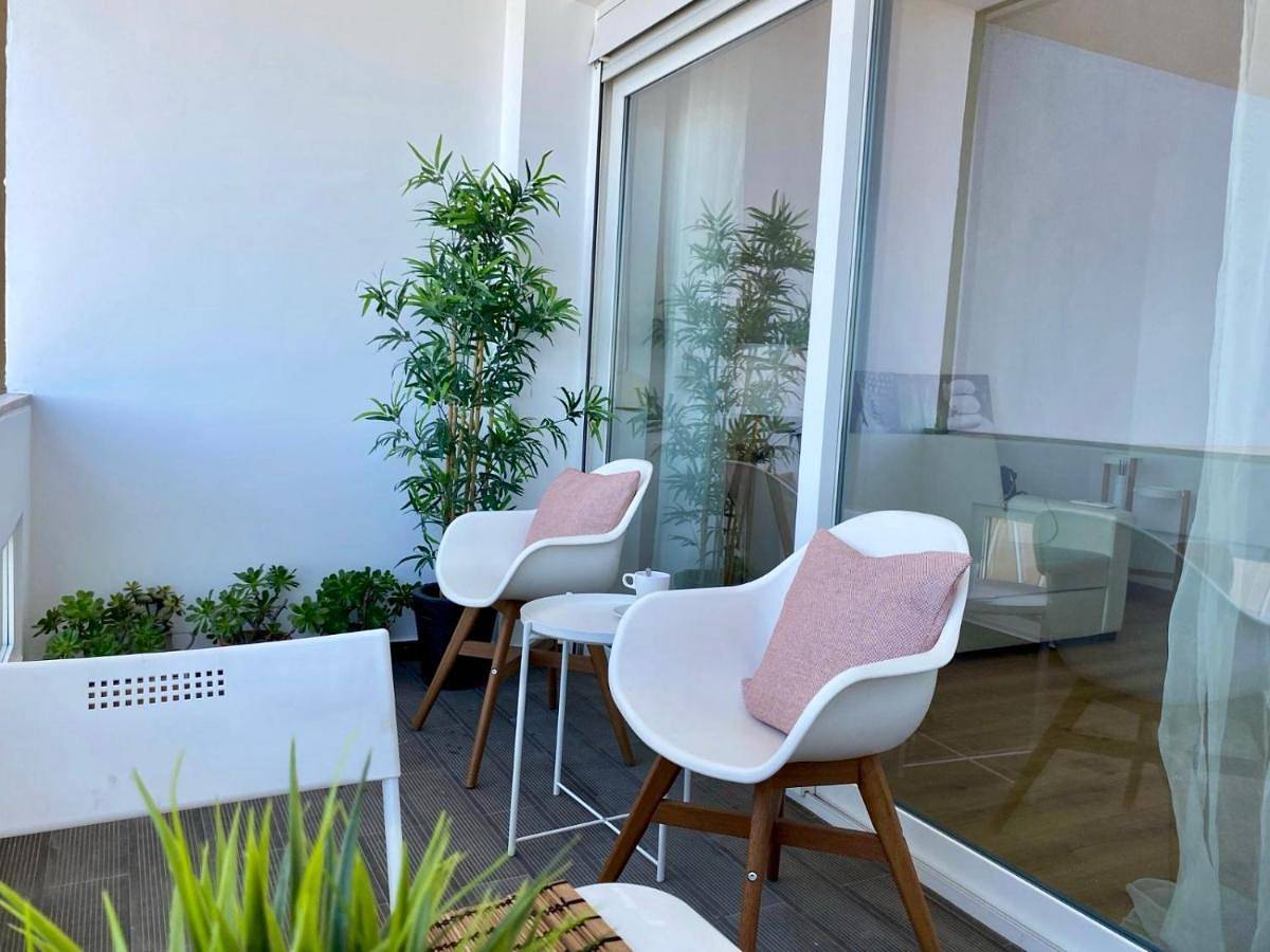 Apartamento inteiro, Three-Bedroom Apartment in Cacilhas, Almada