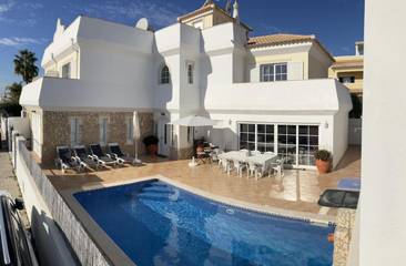 Casa rural para 8 personas, con balcón además de piscina y vistas en Altura