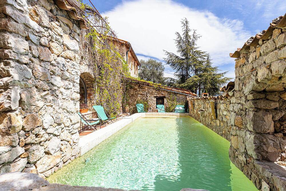 #47 Maison Xvii/Pool, parking, sauna, pétanque, Bbq in Châteauneuf-Villevieille, Nice region