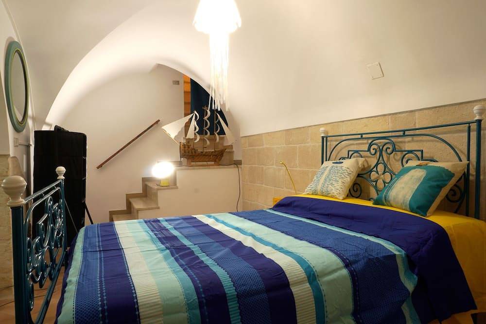 Apartamento entero, Apartamento entero | Wifi gratis | Mobiliario de estilo marinero. in Carbonara di Bari, Bari