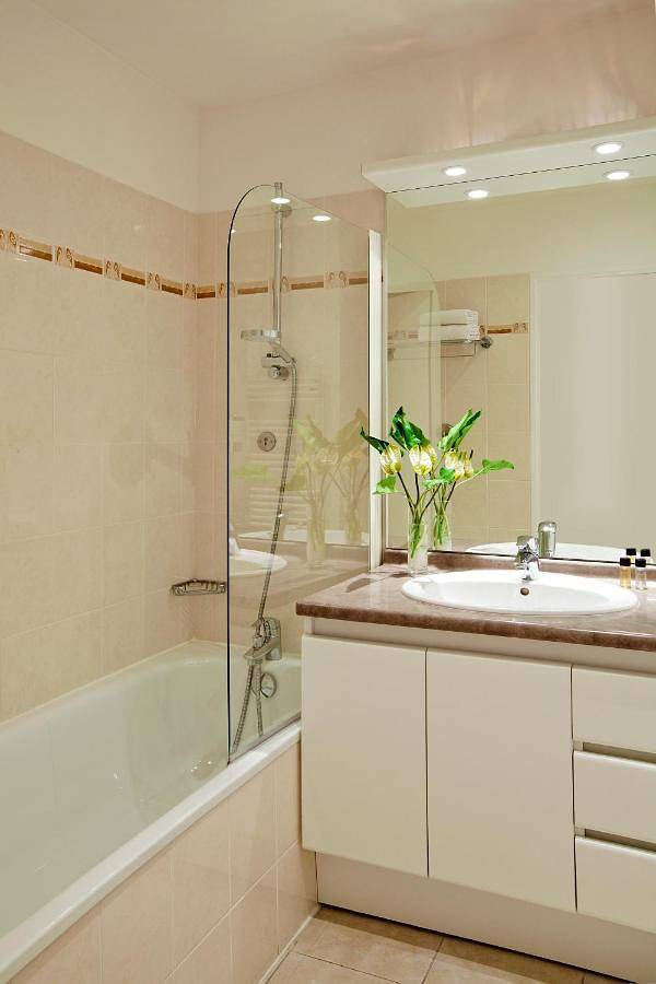 Studio (2 Adults) in Bois-Colombes, Altos del Sena