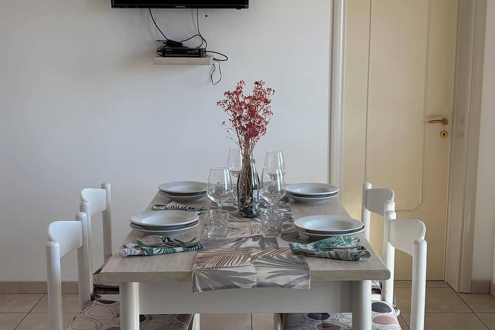 Entire apartment, Apartment with a view 700m from the sea in Torre Pali, Salve