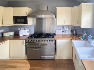 Vacation Rental for 8 Guests in Lyme Regis, Jurassic Coast, Picture 4