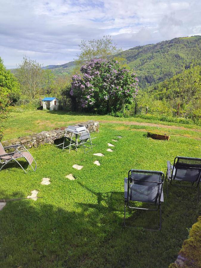 Location de vacances pour 6 personnes, avec vue et jardin à Saint-Privat-d'Allier - 2