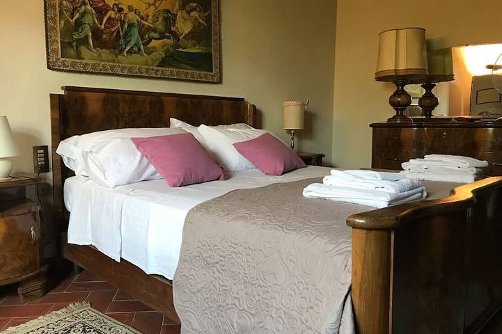 Podere Belvedere - large stunning country-side villa with private swimming-pool in Carmignano, Provincia di Prato