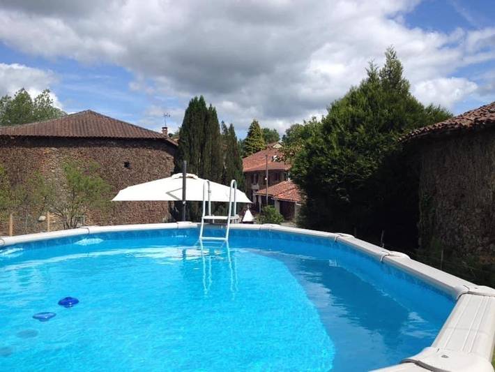 Gîte pour 4 personnes, avec vue ainsi que piscine et jardin, animaux acceptés à Saulgond