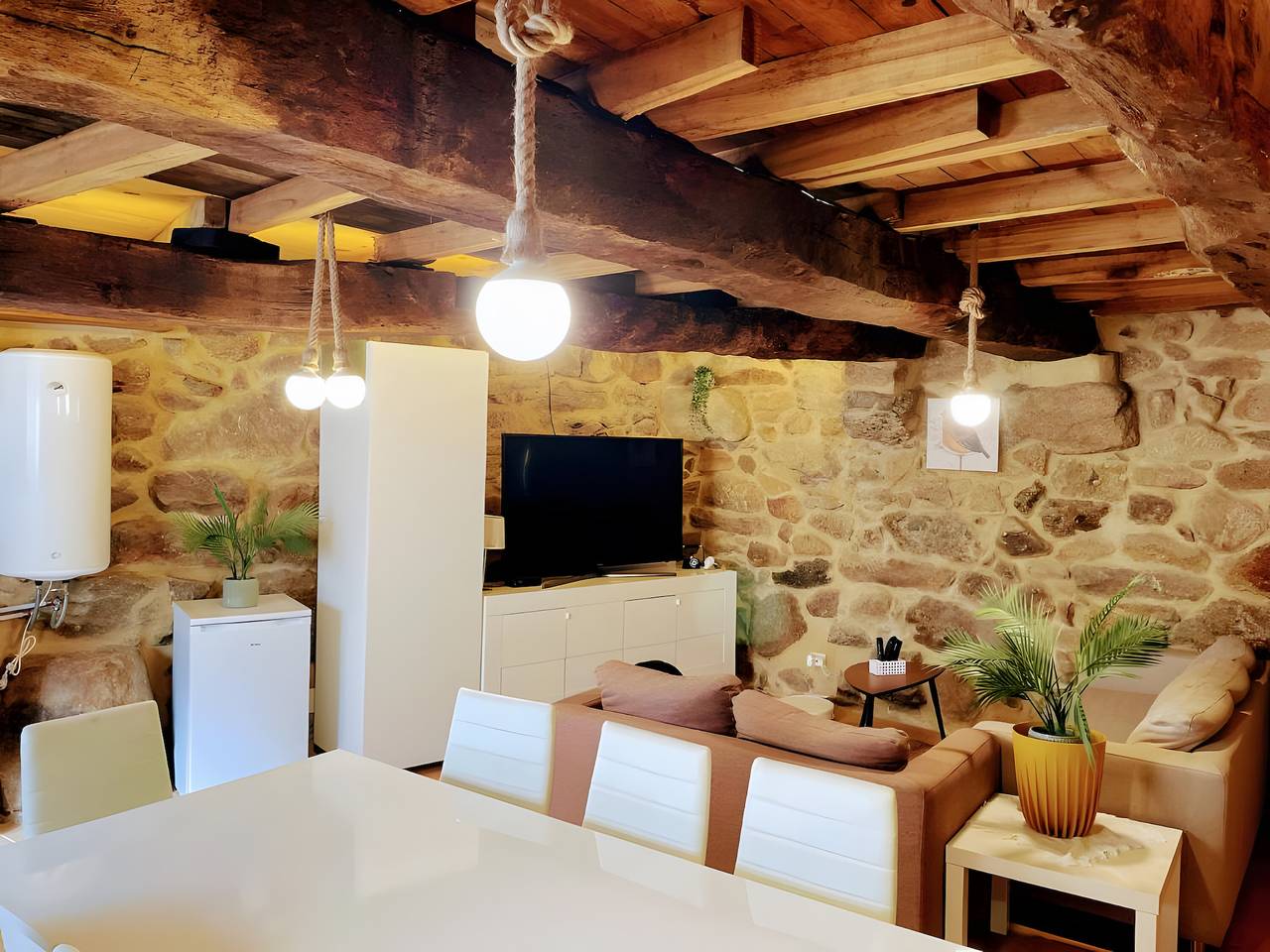 Holiday Home 'Terrado' with Mountain View, Balcony and Wi-Fi in Tourém, Gerês