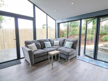 Log Cabin for 4 People in Tenby, Pembrokeshire, Photo 2