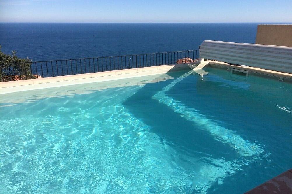 Mediterranean villa with pool and magnificent sea views and walks in La Côte Vermeille, Cerbère