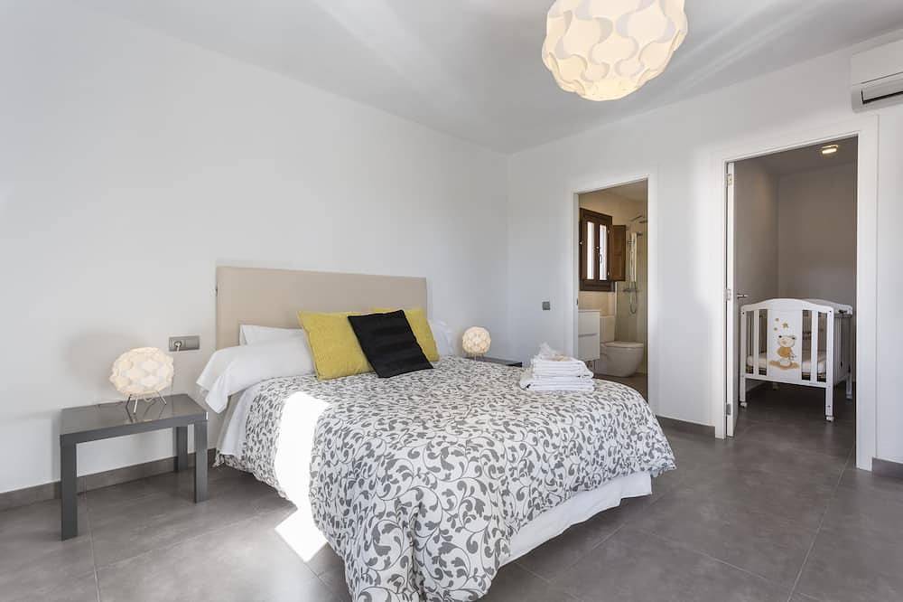 House Surrounded By Nature With Stunning Views in Es Codolar, Sant Josep de sa Talaia