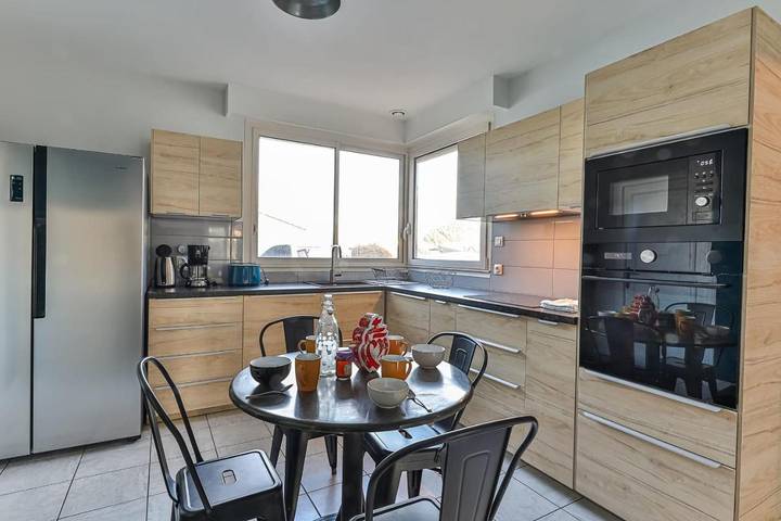 Location de vacances pour 10 personnes, avec terrasse ainsi que piscine et jardin à Notre-Dame-de-Riez - 4