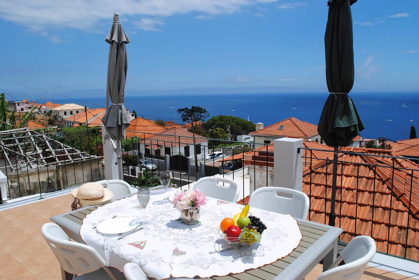 Vila Rosa - Casa renovada com vista para o mar in Lazareto, Funchal (Santa Maria Maior)