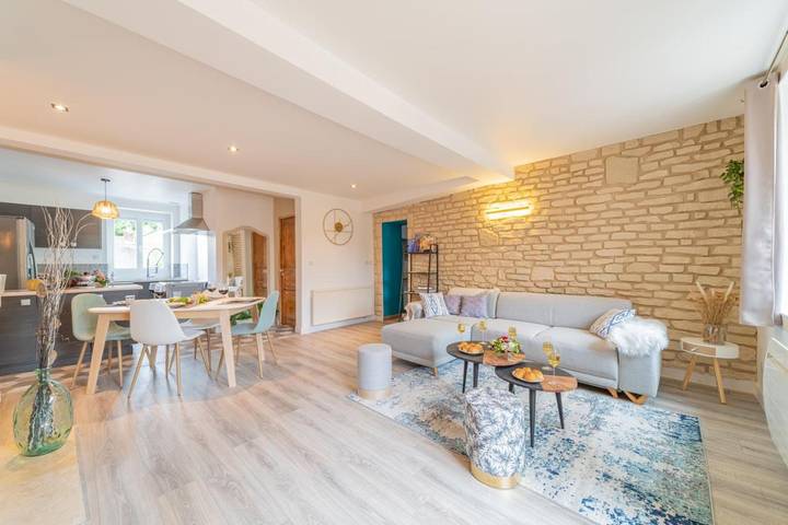 Gîte pour 6 personnes, avec terrasse, animaux acceptés à Corgoloin