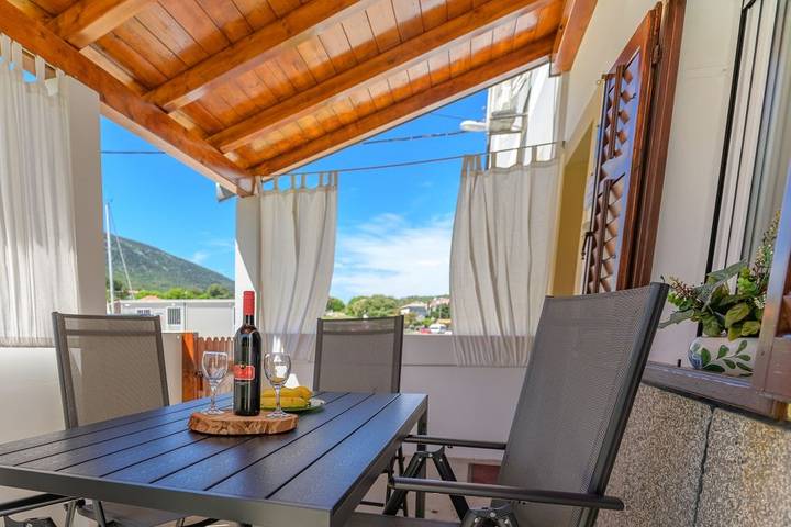 Ferienwohnung für 4 Personen, mit Balkon/Terrasse in Nerezine