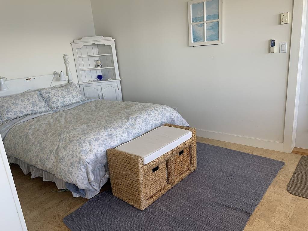 Wert für Low Banküber Walk on Waterfront at'The Devine Side ' in Sechelt, Sunshine Coast Regional District