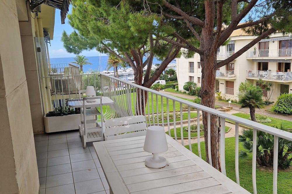Ganze Wohnung, St Jean Cap Ferrat city center, 60m2, 14m2 terrace with sea view and parking in Saint-Jean-Cap-Ferrat, Nizza und Umgebung