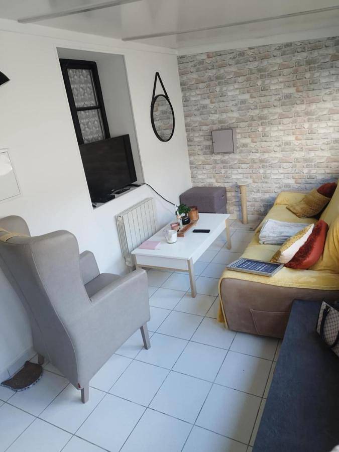 Two-Bedroom House in Esnandes, Région de La Rochelle
