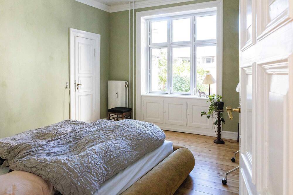 Ganze Wohnung, Magnificent Copenhagen home with artistic charm in Frederiksberg, Kopenhagen