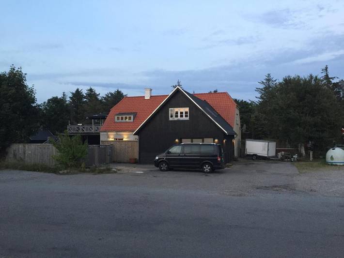 Ferieudlejning for 8 personer, med Balkon og Terrasse såvel som Have og Udsigt i Hulsig