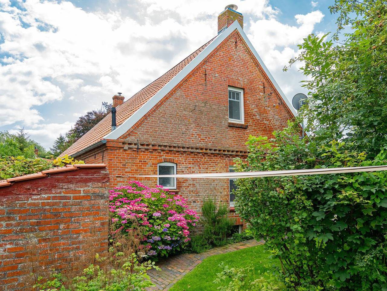 Sandkasten - Historisches 100qm Haus für 4-6 Pers. + Hund mit Kamin, Sauna und großem Garten in Upleward, Krummhörn