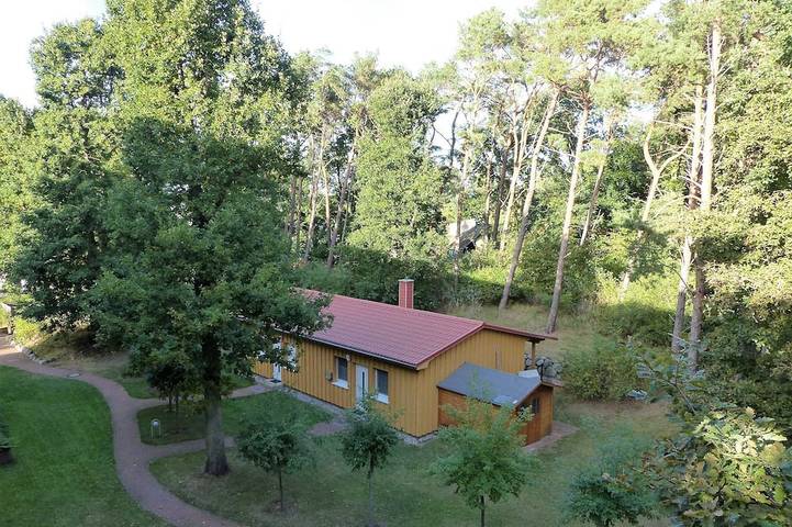 Bungalow für 4 Personen, mit Garten und Terrasse in Zempin