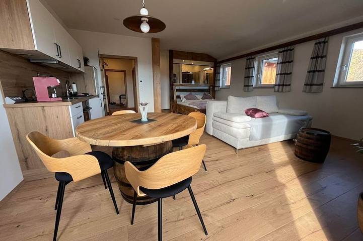 Ferienwohnung für 2 Personen, mit Whirlpool und Balkon