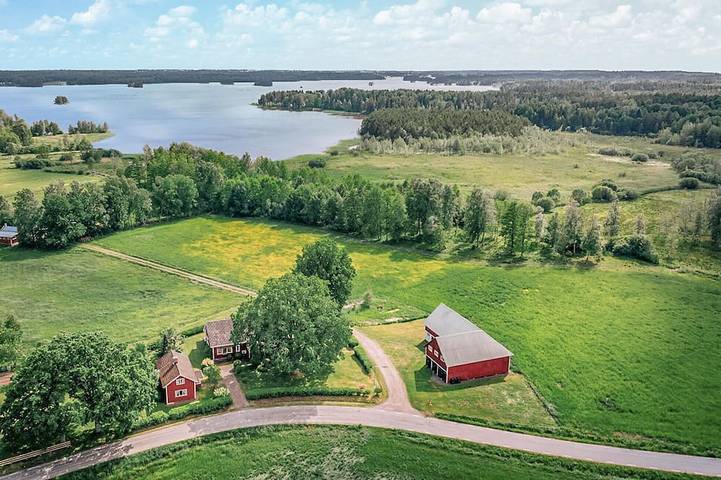 Ferienhaus für 8 Personen, mit Garten in Gullspang