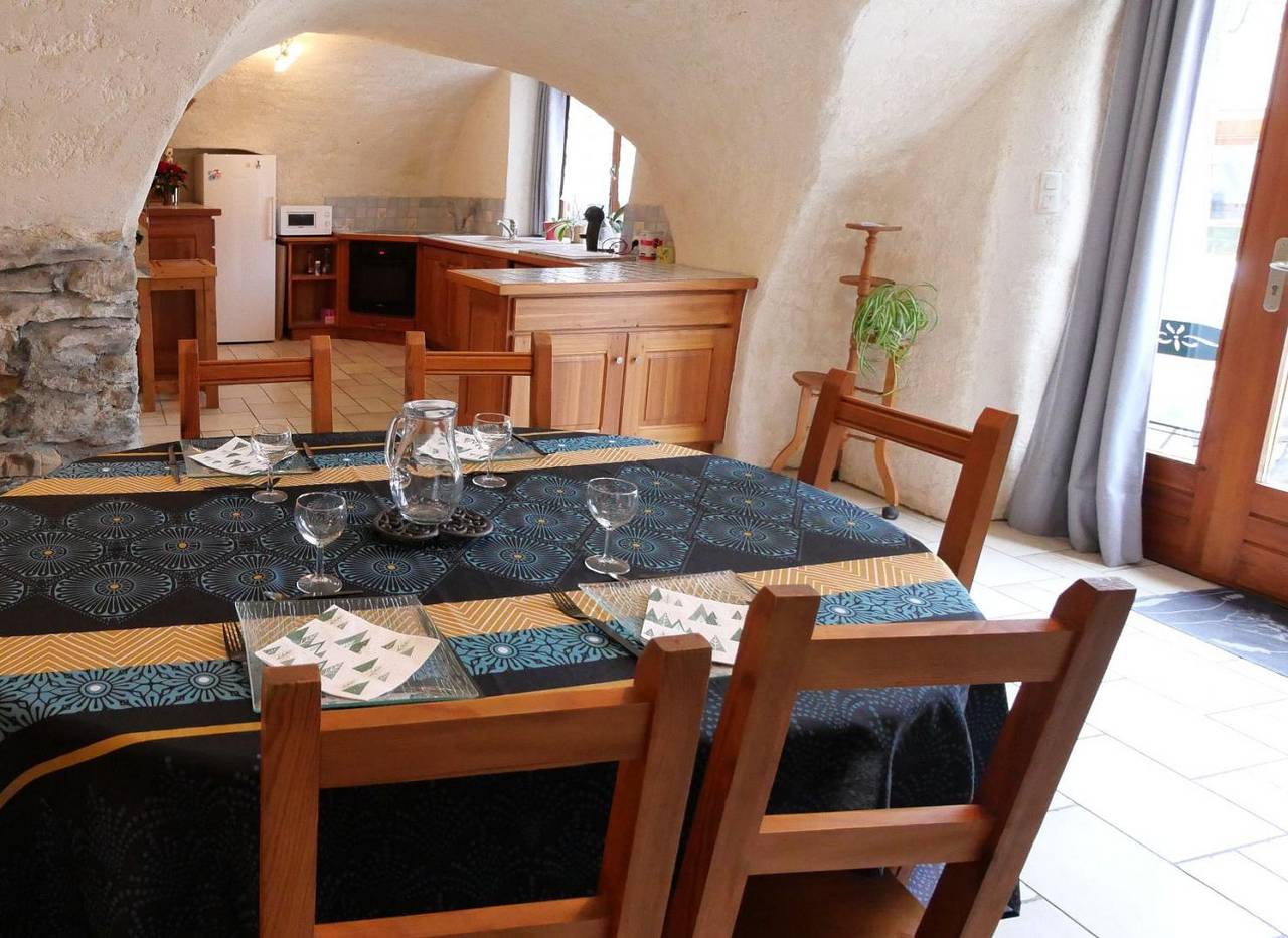 Ferienhaus mit Parkplatz, Waschmaschine, Garten in der Nähe von Restaurants und Flüssen in Châteauroux-les-Alpes, Nationalpark Écrins